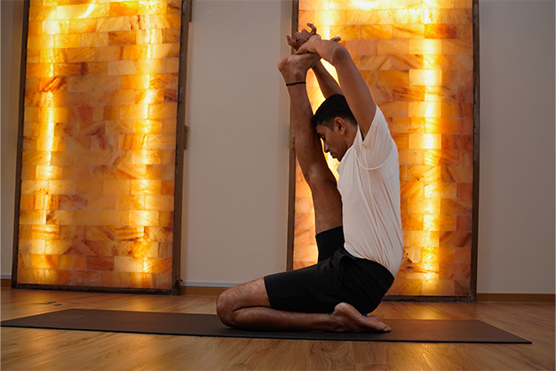 Iyengar Yoga Singapore Level 1 class at Sky Yoga – Improve strength, flexibility, and alignment with expert instruction & props.