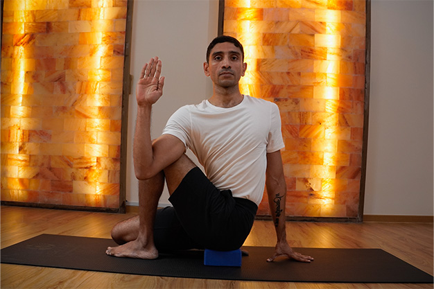 sky-yoga-shoulder-opening